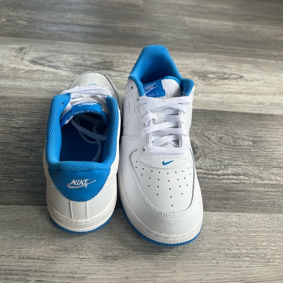 NIKE Air Force 1 ESS; New - Picture 3 of 3